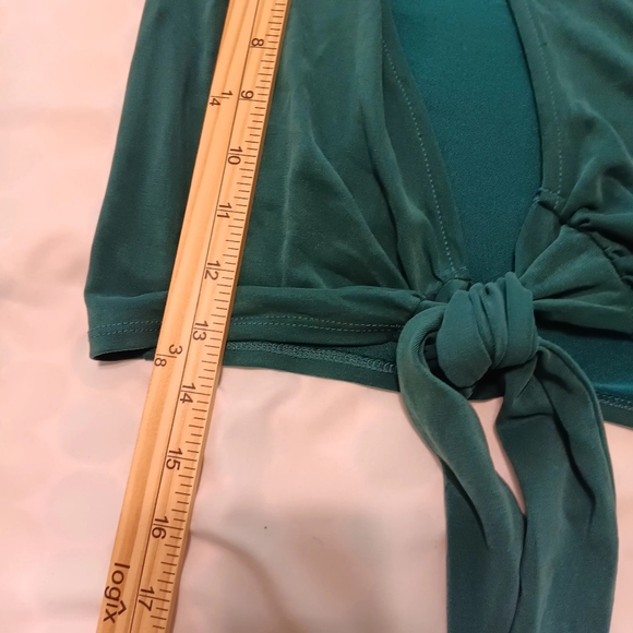 Urban Outfitter Woman Size Small Wrapped Cropped Green Top Flared Long Sleeve - Picture 8 of 10